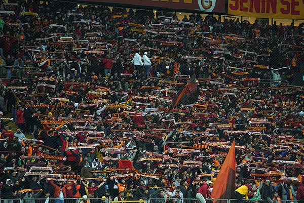iste-galatasarayin-yeni-teknik-direktoru-bomba-iddia-gundemi-sarsti-roger-schmidt-1646150844149.jpg İşte Galatasaray'ın yeni teknik direktörü! Bomba iddia gündemi sarstı! Roger Schmidt... - 1