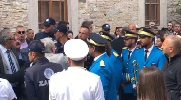 CHP’li başkan Muammer Ekrem Oran'dan 19 Mayıs’a gölge düşüren hareket! Gençlerin yürüyüşünü engelledi - 2