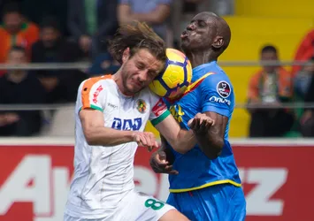 1 puan Demba Ba'dan