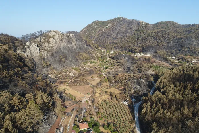 Marmaris’te yangından geriye kalanlar: Yeşilliklerin içindeki 30 ev küle döndü! Havadan böyle görüntülendi