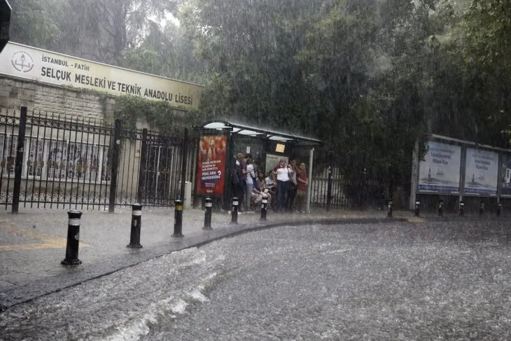 İstanbul yağmura teslim oldu!