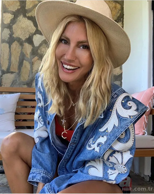 Ünlü model Çağla Şıkel ablası Berna Şıkel’i paylaştı, gören şaştı kaldı! Takipçilerinden dikkat çeken yorum “Estetiksiz Çağla” 11