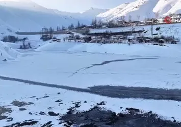 Dilimli Barajı buzla kaplandı