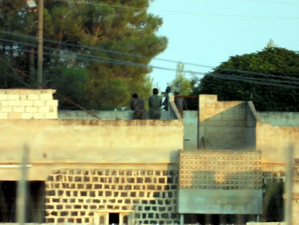 PKK/YPG’li teröristler Türkiye sınırına yakın noktada böyle görüntülendi - 2
