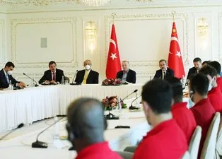 Başkan Erdoğan Euroleague ve Türkiye Basketbol ligi şampiyonu Anadolu Efes'i kabul etti