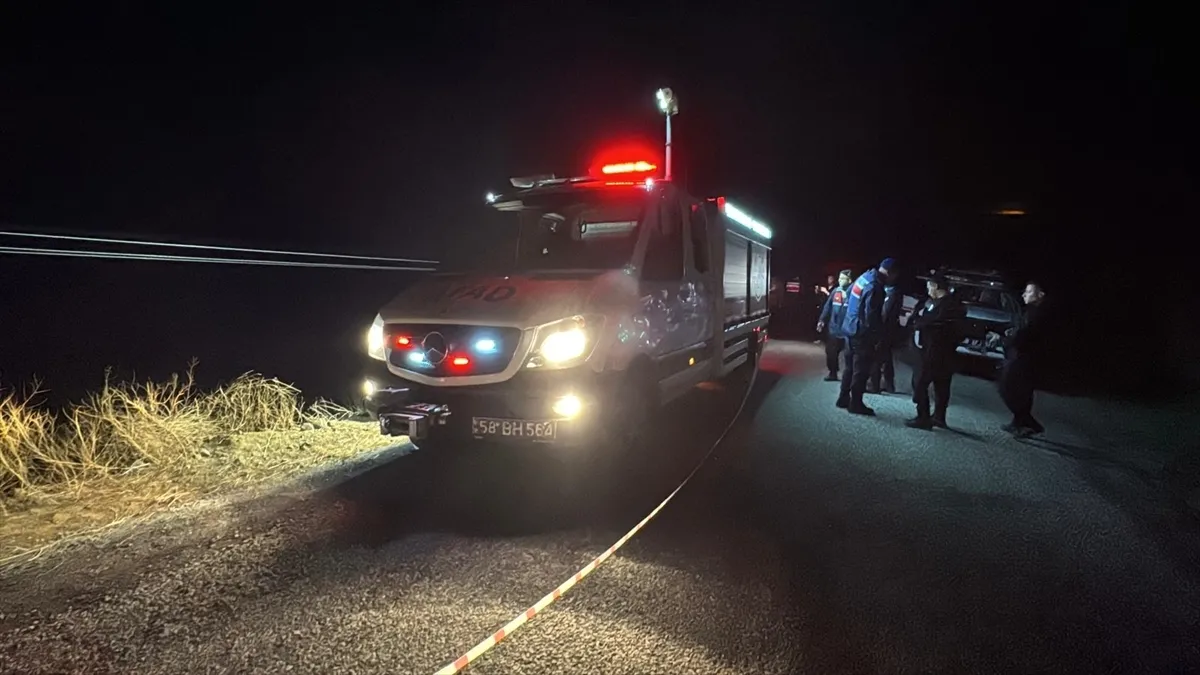 Sivas'ta katliam gibi kaza! Otomobil uçuruma yuvarlandı: 4 ölü