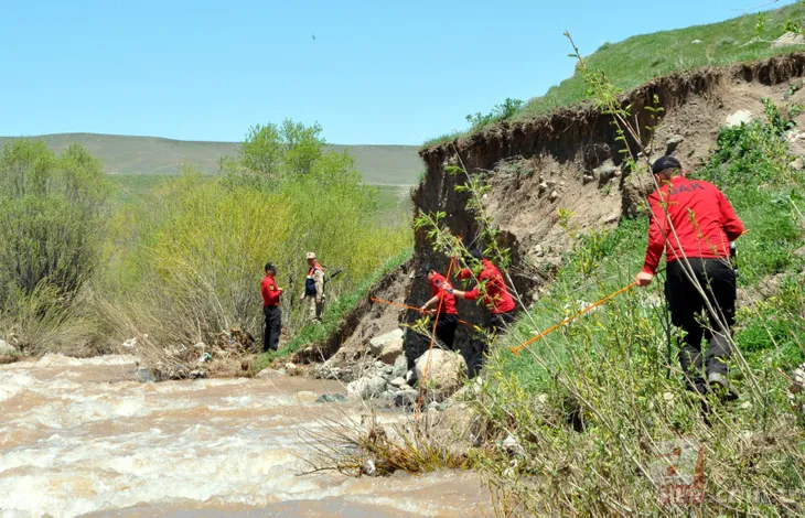 Babaya gösterdiler, yıkıldı! O anlar ortaya çıktı.