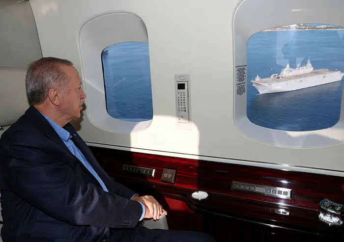 baskan-erdogan-tcg-anadoluyu-havadan-inceledi-1664029202262.jpg Başkan Erdoğan TCG Anadolu’yu havadan inceledi - 4