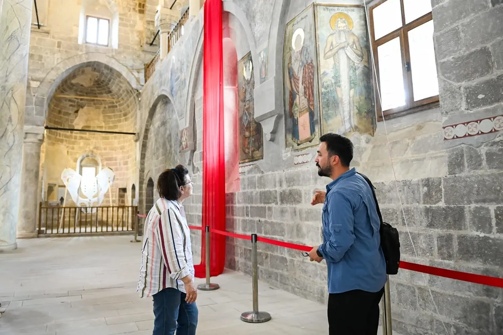 yunan-bakan-kapadokya-turunda-forum-bitti-mendoni-tarihin-izini-surdu-1780821033154.jpeg Yunan bakan Kapadokya turunda! Forum bitti, Mendoni tarihin izini sürdü - 2