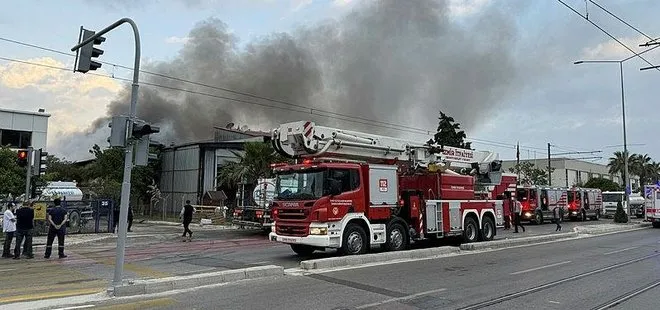 İzmir’de 2 ayrı fabrikada yangın! Çok sayıda ekip bölgede