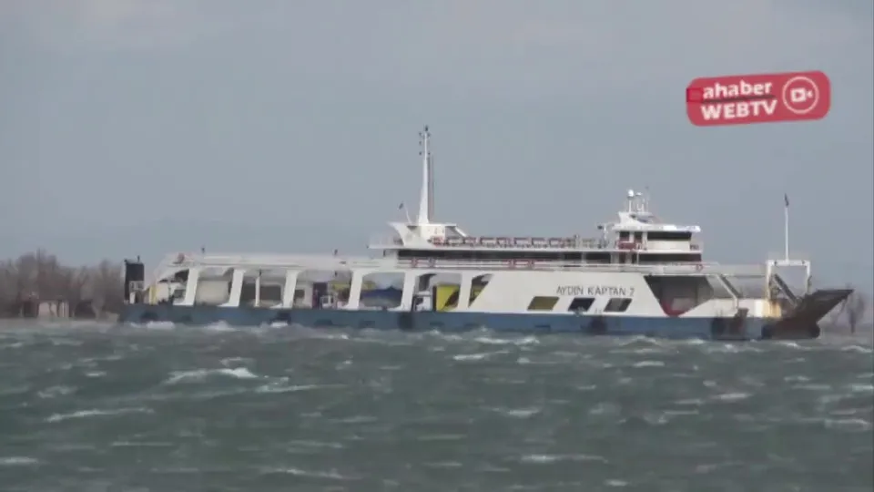 Son dakika: Çanakkale’de feribot karaya oturdu! İçinde yolcu ve araçlar da var
