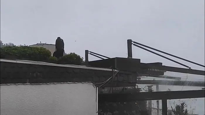 Bebek Otel'de kaçak bölümlerin yıkımına başlandı