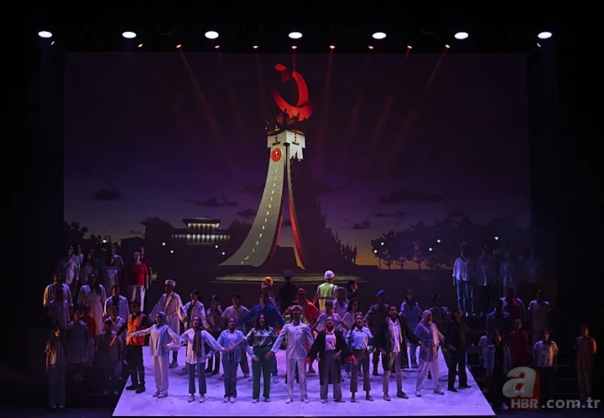 Milletin kutlu zaferi 'En Uzun Gece' destanının ilk temsili Başkan Erdoğan'ın katılımıyla gerçekleşti 7