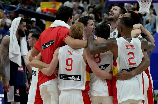 2022-avrupa-basketbol-sampiyonu-fransayi-deviren-ispanya-oldu-1663533853231.jpg 2022 Avrupa Basketbol Şampiyonu Fransa'yı deviren İspanya oldu - 3