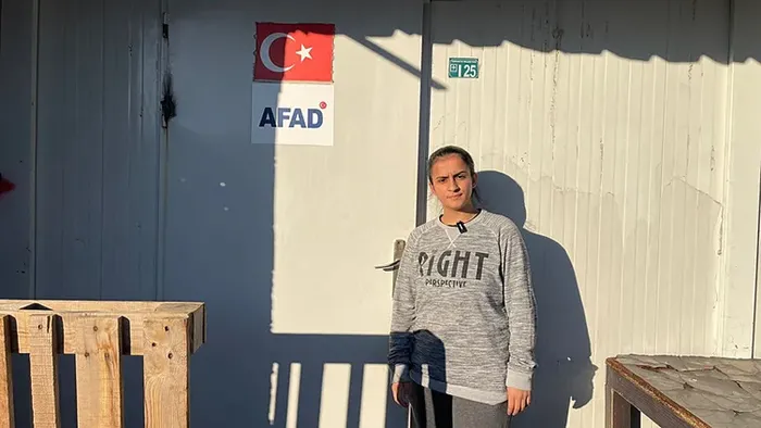 chpnin-depremzede-aile-uzerinden-algisi-coktu-magduruz-dedi-uzerlerine-kayitli-3-arac-cikti-1770191976689.png (foto: ahaber.com.tr)