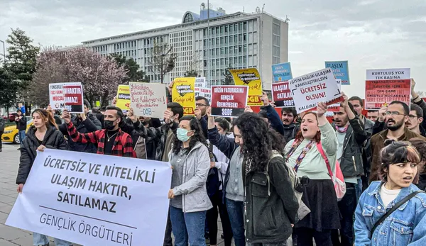 Son dakika: İBB önünde toplu ulaşım zammı protestosu! - 4