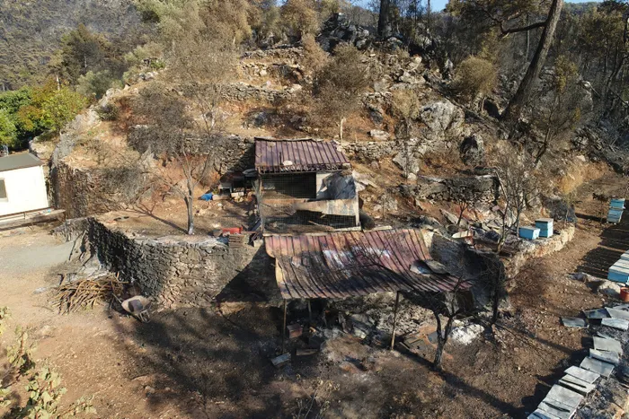 Marmaris’te yangından geriye kalanlar: Yeşilliklerin içindeki 30 ev küle döndü! Havadan böyle görüntülendi