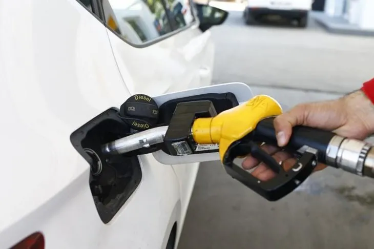 AKARYAKITA PEŞ PEŞE İNDİRİM! Son dakika motorin ve benzin fiyatları ne kadar, kaç TL? 4 Mayıs 2023 güncel akaryakıt fiyat listesi!