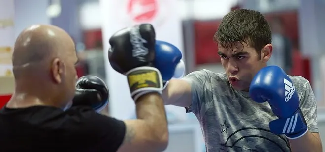 Baba-oğul kafes dövüşüne katılıyorlar