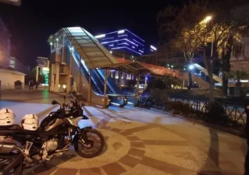 Üst geçitte unutuldu! Şüpheli paket ekipleri alarma geçirdi