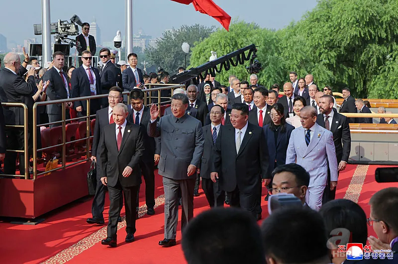 Mikrofonun yakaladığı sır: Putin ve Şi'nin sohbeti gündem oldu 6