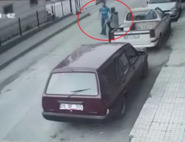 1622881868376.jpg Bursa'da sokak ortasında sapık dehşeti! Çığlık atarak kurtuldu - 4