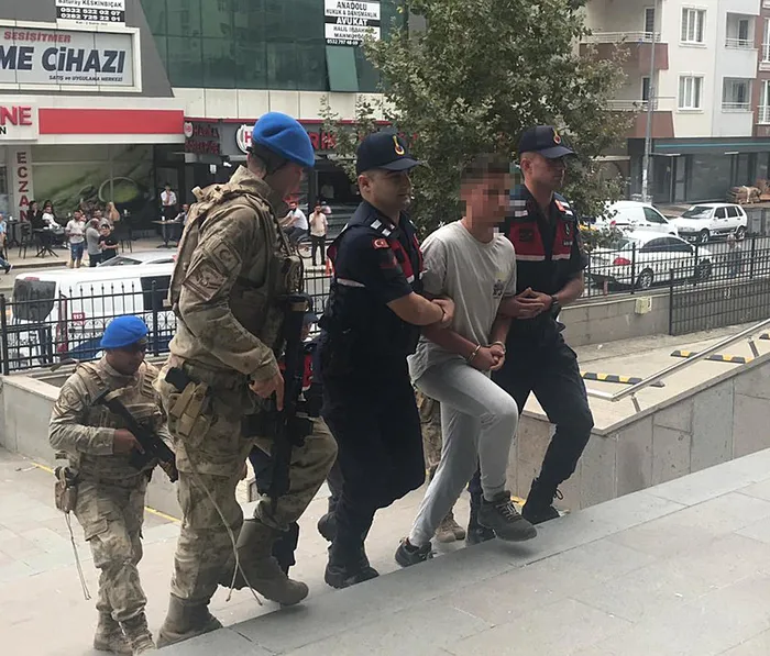tekirdagda-genclerin-kavgasinda-kan-akti-1-kisi-hayatini-kaybetti-1725021523361.jpg Tekirdağ'da gençlerin kavgasında kan aktı: 1 kişi hayatını kaybetti - 2