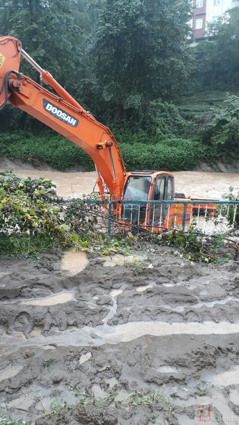 Rize'de şiddetli yağış eğitime ara verdirdi 3