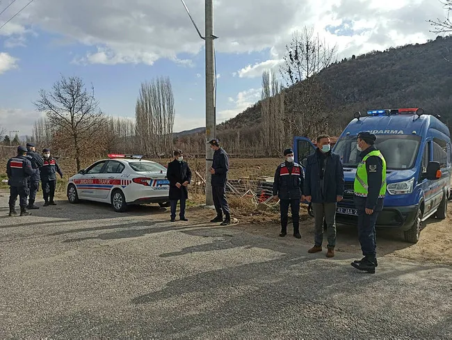 Konya'da mutasyonlu virüs alarmı! 3 mahalle karantinaya alındı bağlantı yollarına toprak döküldü - 6