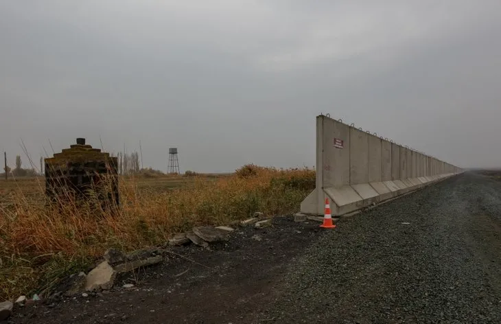 İran sınırı 43 kilometrelik beton duvarla örüldü