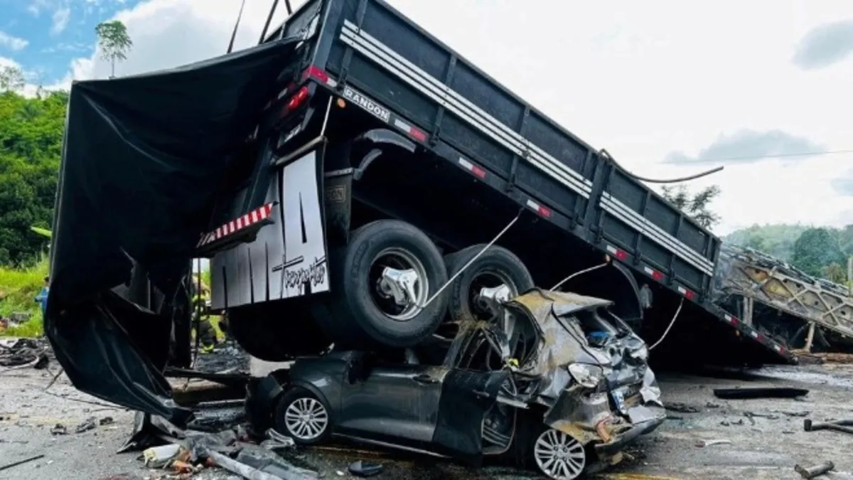 Brezilya'da feci trafik kazası! 38 kişi can verdi