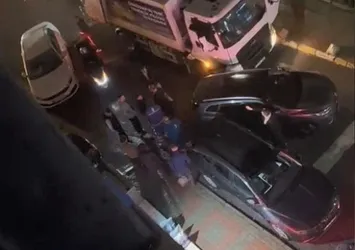 Trafikte tekmeli tokatlı kavga! Sürücüler birbirine girdi