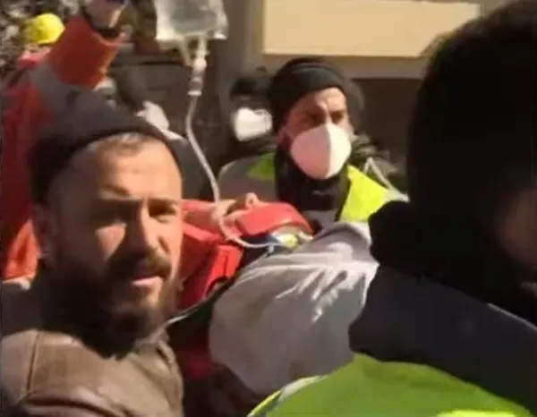 son-dakika-248-saatte-yeni-mucize-kahramanmarasta-bir-kisiye-canli-ulasildi-1676539438067.jpg Son dakika: 248. saatte yeni mucize! Kahramanmaraş'ta Aleyna Ölmez'e canlı ulaşıldı - 5