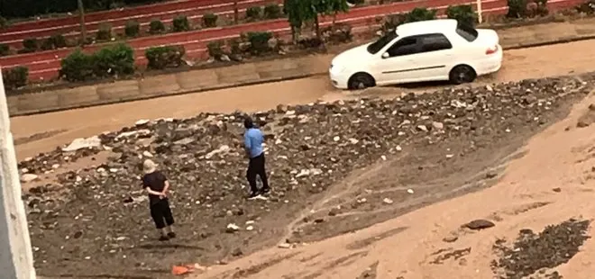 Ankara’da sel felaketi | Sipariş bırakmaya giden kuryenin motosikleti sele kapıldı