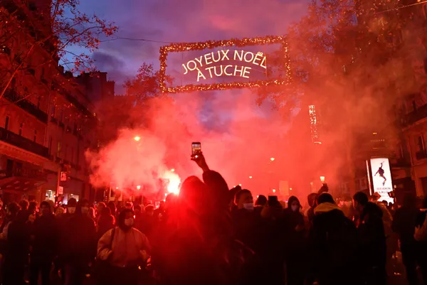 Fransa sokakları yangın yeri: Ülke genelinde artan İslamofobi protesto edildi