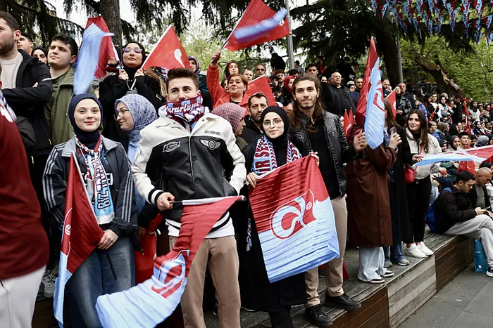 canli-trabzonspor-u19-barcelona-u19-uefa-genclik-ligi-final-1745861676580.jpg Trabzonsporlu taraftarlar Barcelona maçını büyük bir heyecanla takip etti | Fotoğraf: AA