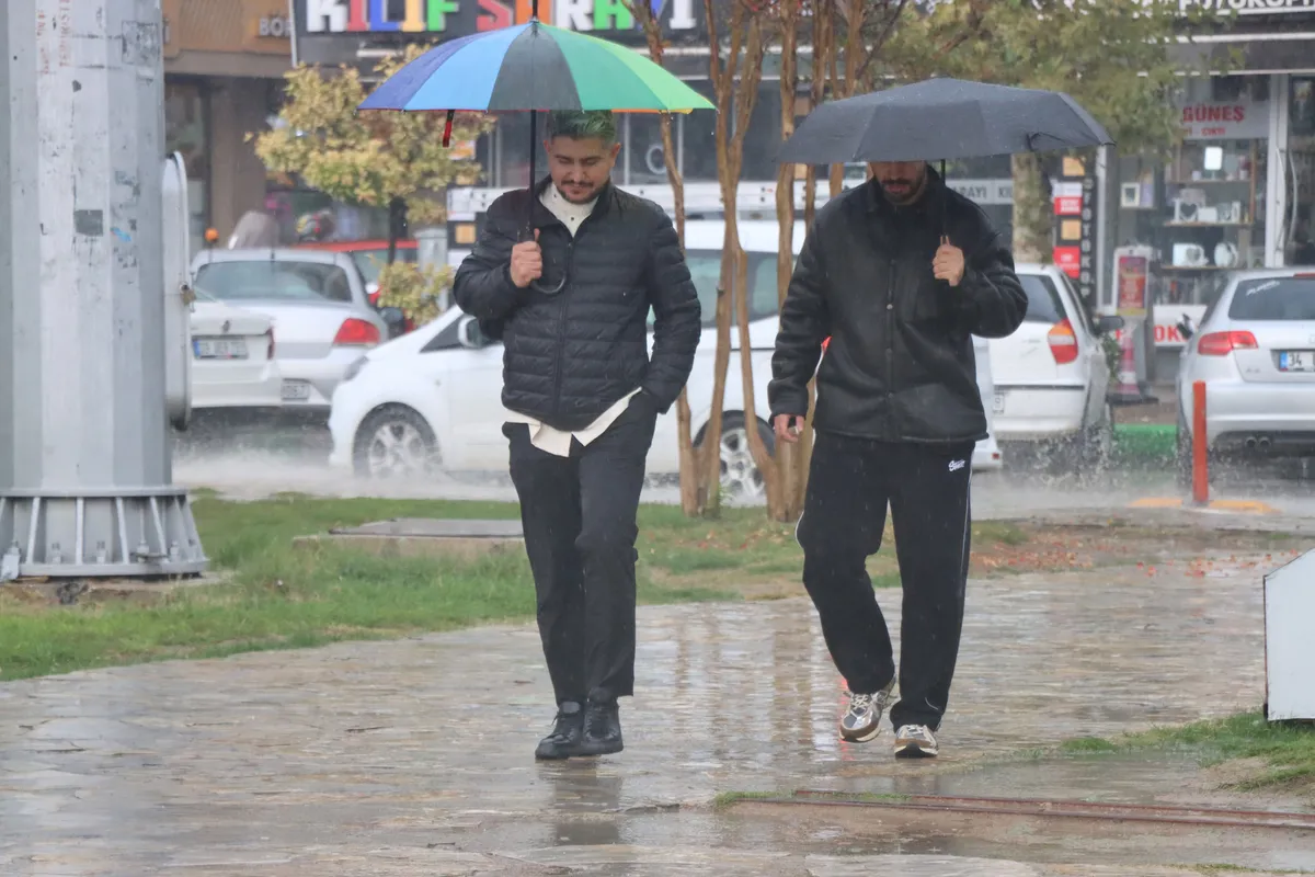 1793071119922.jpg Meteoroloji’den alarm üstüne alarm! İstanbul dahil 11 ile sarı ve turuncu kodlu uyarı - 8