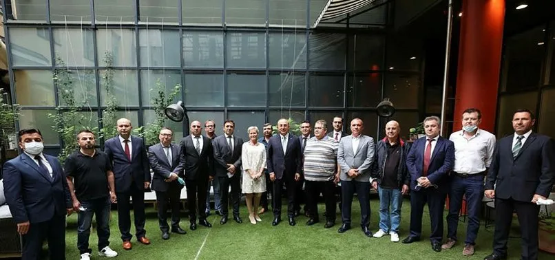 Son dakika: Dışişleri Bakanı Mevlüt Çavuşoğlu Helsinki’de Türk vatandaşlarıyla bir araya geldi