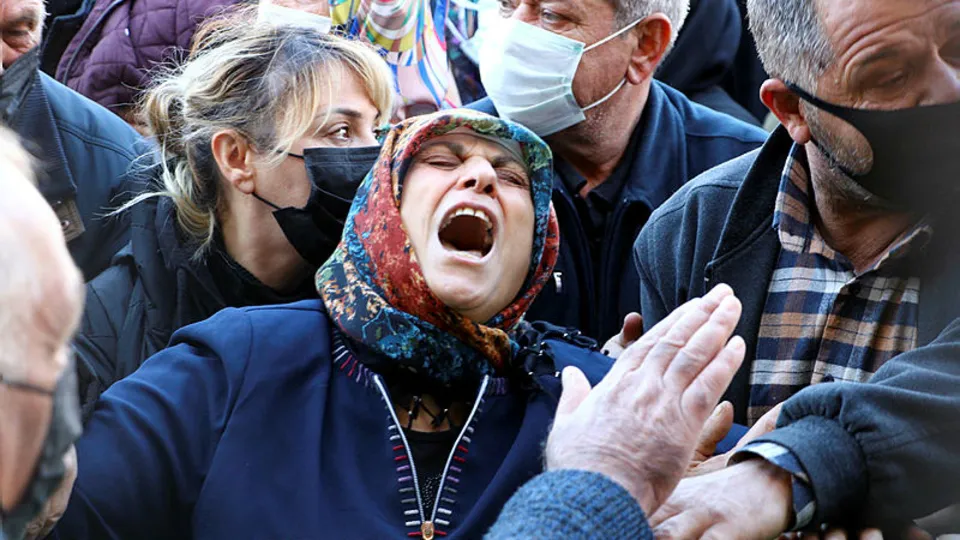 Samuray kılıcıyla sokak ortasında katledilen Başak Cengiz'e son görev! Cenazede gözyaşları sel oldu