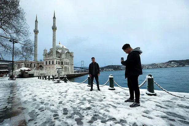 kasimda-istanbula-kar-yagacak-mi-meteoroloji-uzmani-1995-ve-2006-yilini-isaret-ederek-uyardi-istanbul-kar-yagi-1667810917008.jpg Kasım'da İstanbul'a kar yağacak mı? Meteoroloji uzmanı 1995 ve 2006 yılını işaret ederek uyardı! İstanbul kar yağışı... - 1