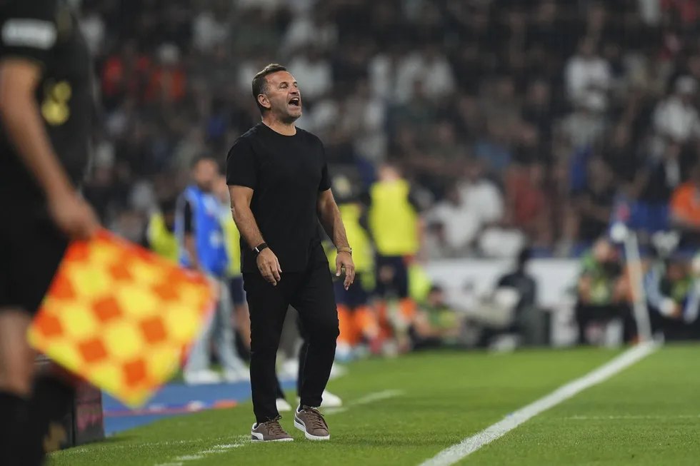 canli-anlatim-basaksehir-galatasaray-1788546989119.jpg Gol düellosunda son söz Aslan'ın! Başakşehir 2-3 Galatasaray - 7