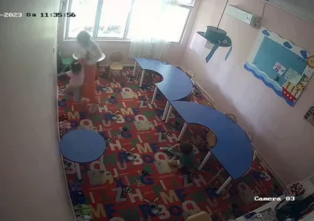 Kreşte dayak skandalı! Görüntüler ortaya çıktı aileler harekete geçti | Olmaz olsun senin gibi öğretmen