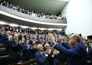AK Parti'de 3 kriterli yenileme