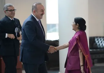 Mevlüt Çavuşoğlu’ndan İran’a sürpriz ziyaret