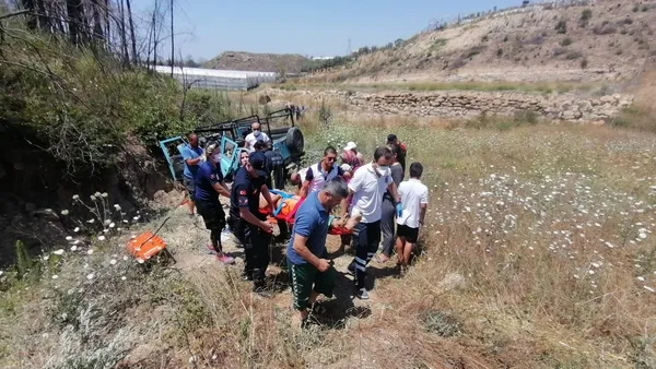antalyada-safari-cipi-sarampole-yuvarlandi-1-olu-cok-sayida-yarali-var-1657793269794.jpg Antalya’da safari cipi şarampole yuvarlandı! 2 ölü, çok sayıda yaralı var - 3