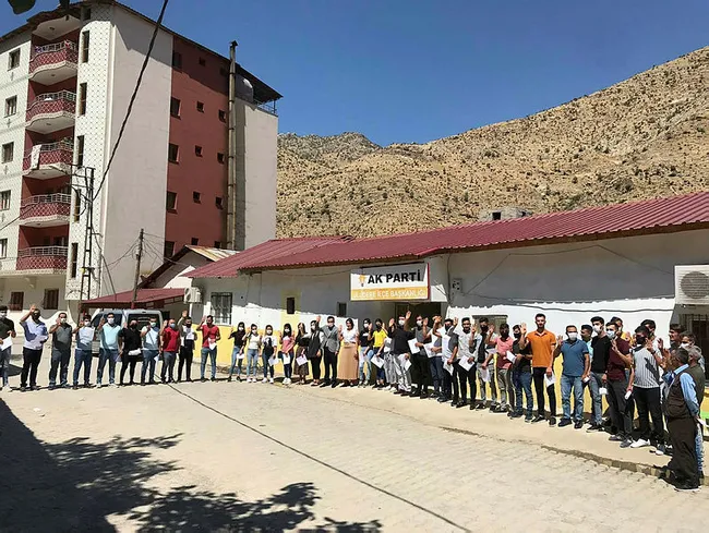 HDP'nin vaatleri boş çıktı, 11 bin nüfuslu ilçede 6 bin kişi AK Parti'ye üye oldu - 3