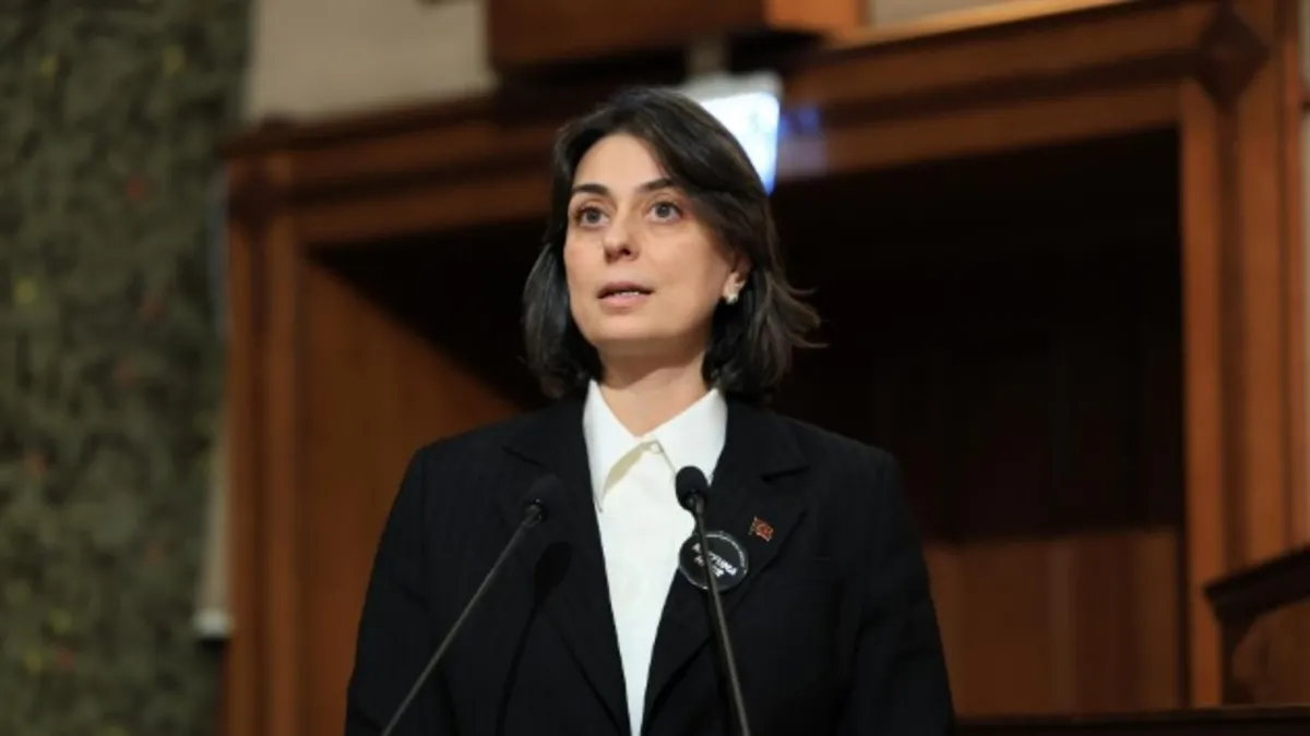Teknik takipte "Zoom" detayı! CHP'li Sinem Dedetaş'ın dikkat çeken talimatı