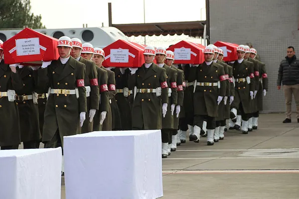 Son dakka: Barış Pınarı şehitlerine veda! Törenle memleketlerine uğurlandı - 4