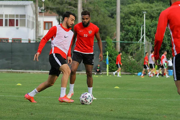 Süper Lig’de düğüm çözülüyor! Kritik cumartesi geldi!