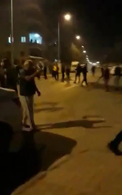 1608448889550.jpg Kaza yapan sürücü mahalleyi karıştırdı! Linç etmek istediler - 3